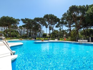 Pool - Pto. Banús, beachfront, 35.000sqm of lovely garden (Marbella)