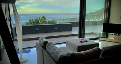 Lovely 1 bedroom apartment In camps bay with terrace