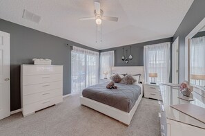 4 soverom, strykejern/-brett, wi-fi (inkludert) og sengetøy