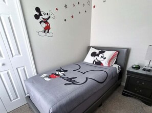 4 bedrooms, iron/ironing board, free WiFi, bed sheets