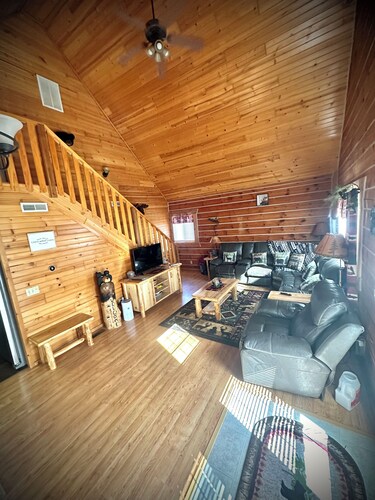 Cabin- no cleaning fees: Cranberry Fest, waterparks, trail riding for utv/atv