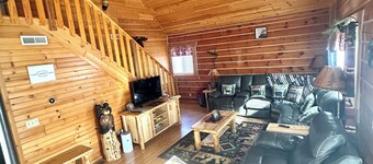 Cabin- no cleaning fees: Cranberry Fest, waterparks, trail riding for utv/atv