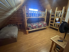 3 chambres, coffres-forts dans les chambres, fer et planche à repasser