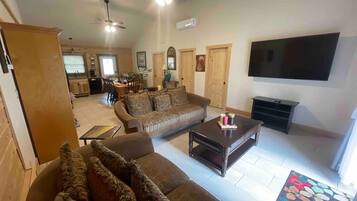 Smart TV, fireplace