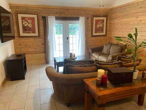 Smart TV, fireplace