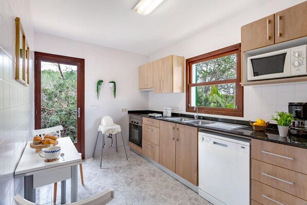 Køleskab, mikrobølgeovn, ovn, opvaskemaskine