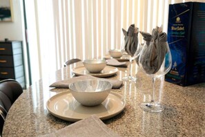 Dining - ★Chic & Comfy in the ♥ of Atlanta | ♛Queen Bed (Atlanta)