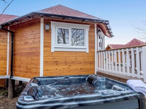 Bañera de hidromasaje al aire libre
