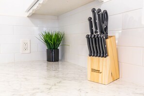 Interior - Remodeled Spacious Home, Backyard, Grill, Ping Pong, Monthly Discounts, Pets! (Los Angeles)