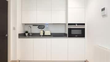 Studio | Private kitchen | Full-sized fridge, oven, stovetop, dishwasher