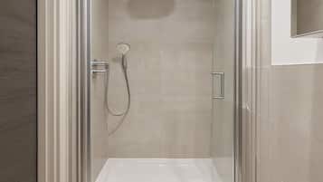 Studio | Bathroom | Free toiletries, hair dryer, towels, soap