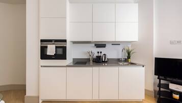 Estudio | Cocina privada | Refrigerador con congelador, horno, parrilla de estufa y lavavajillas
