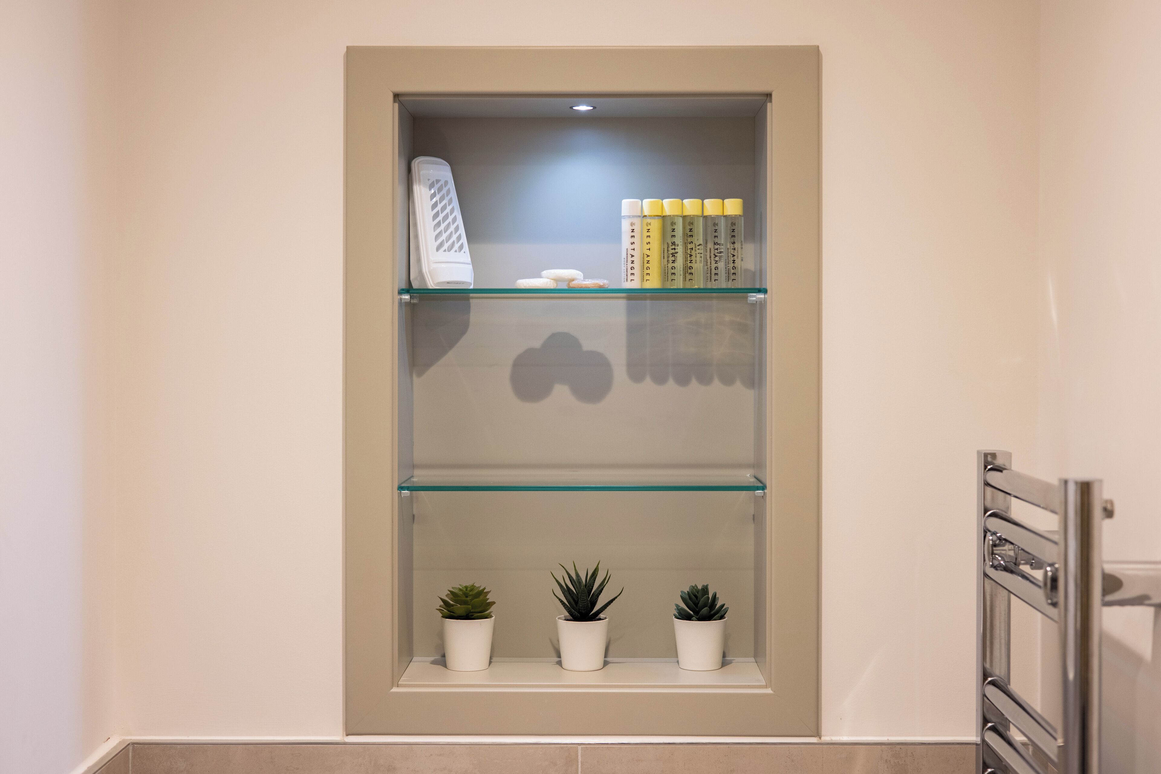 Estudio | Servicios del cuarto de baño | Artículos de higiene personal gratuitos, secador de pelo y toallas