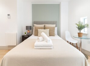 Studio | Allergitestade sÀngklÀder, unika möbler, skrivbord och ljudisolering