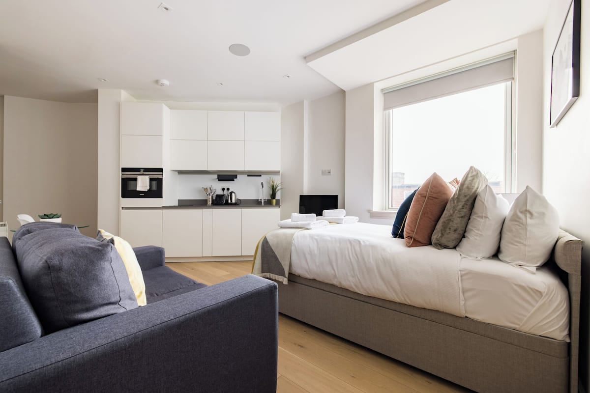 Monolocale | Biancheria da letto ipoallergenica, con arredamento individuale