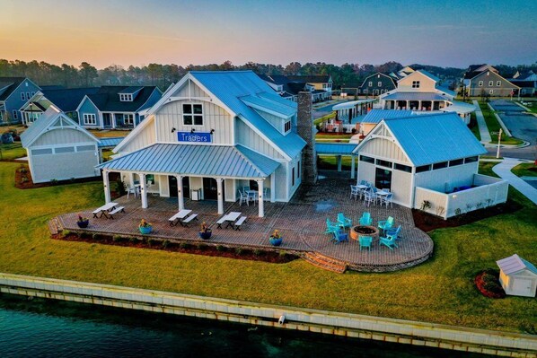 Exterior - Beau Coast Single Story - 6 Seater Golf Cart Included (Beaufort)