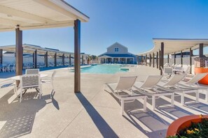 Outdoor pool - Beau Coast Single Story - 6 Seater Golf Cart Included (Beaufort)