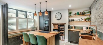 Situated perfectly in this quaint village of Tideswell.