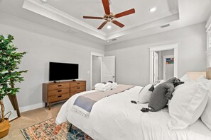 3 bedrooms, premium bedding, iron/ironing board, free WiFi