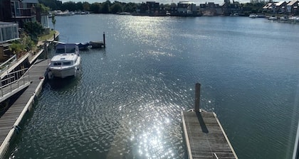 Beautiful 4 bed, on the Marina, Abingdon, Oxford