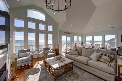 8BR Oceanfront in OBX w HotTub, Elevator & Theater Room!