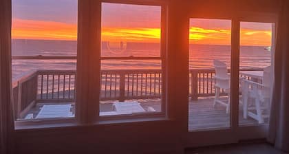 8BR Oceanfront in OBX w HotTub, Elevator & Theater Room!