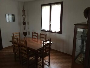 Dining - HOUSE BY THE SEA (SOLARO)