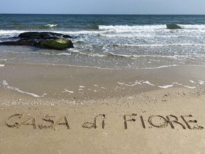 Private beach, sun-loungers, beach umbrellas, beach bar - Casa di Fiore SPA & Medical Hotel (Kranevo)