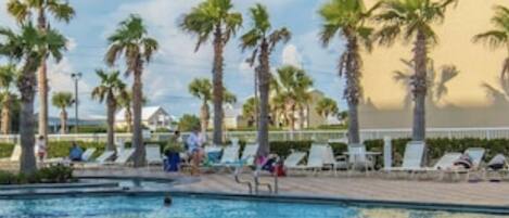 Piscine couverte, piscine extérieure