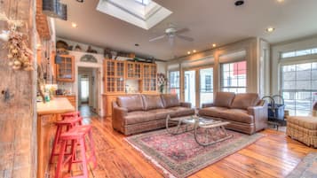 Smart TV, fireplace, books, offices