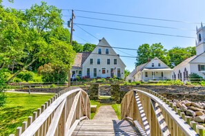 Exterior - 6 Bed 6 Bath | Hot Tub | Arcade | 16 min Okemo (Weston)