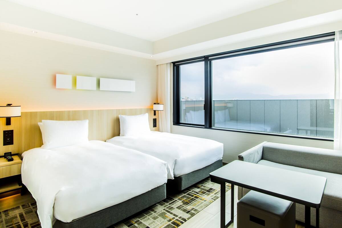 Phòng Tiêu chuẩn, bồn tắm (2 Twin Beds) | Chăn bông, két bảo mật tại phòng, bàn, màn/rèm cản sáng 