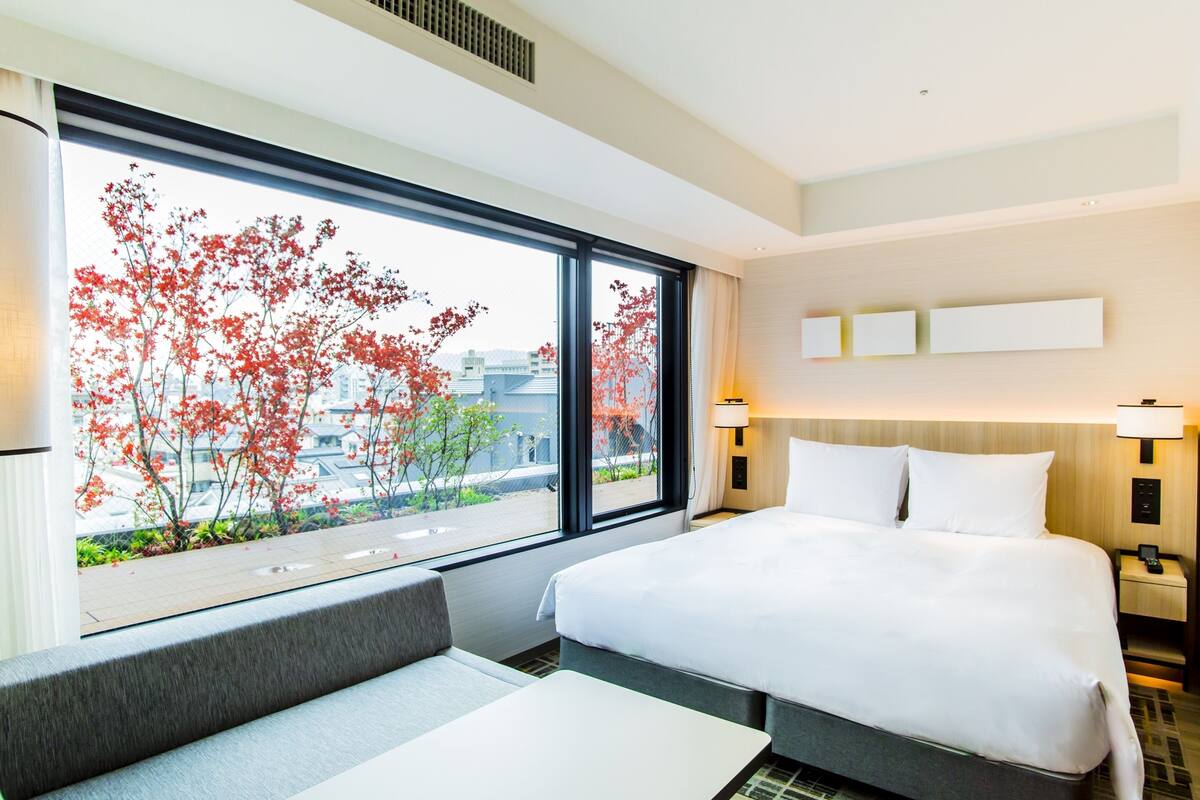 Phòng Deluxe, 1 giường cỡ king, bồn tắm | Chăn bông, két bảo mật tại phòng, bàn, màn/rèm cản sáng 
