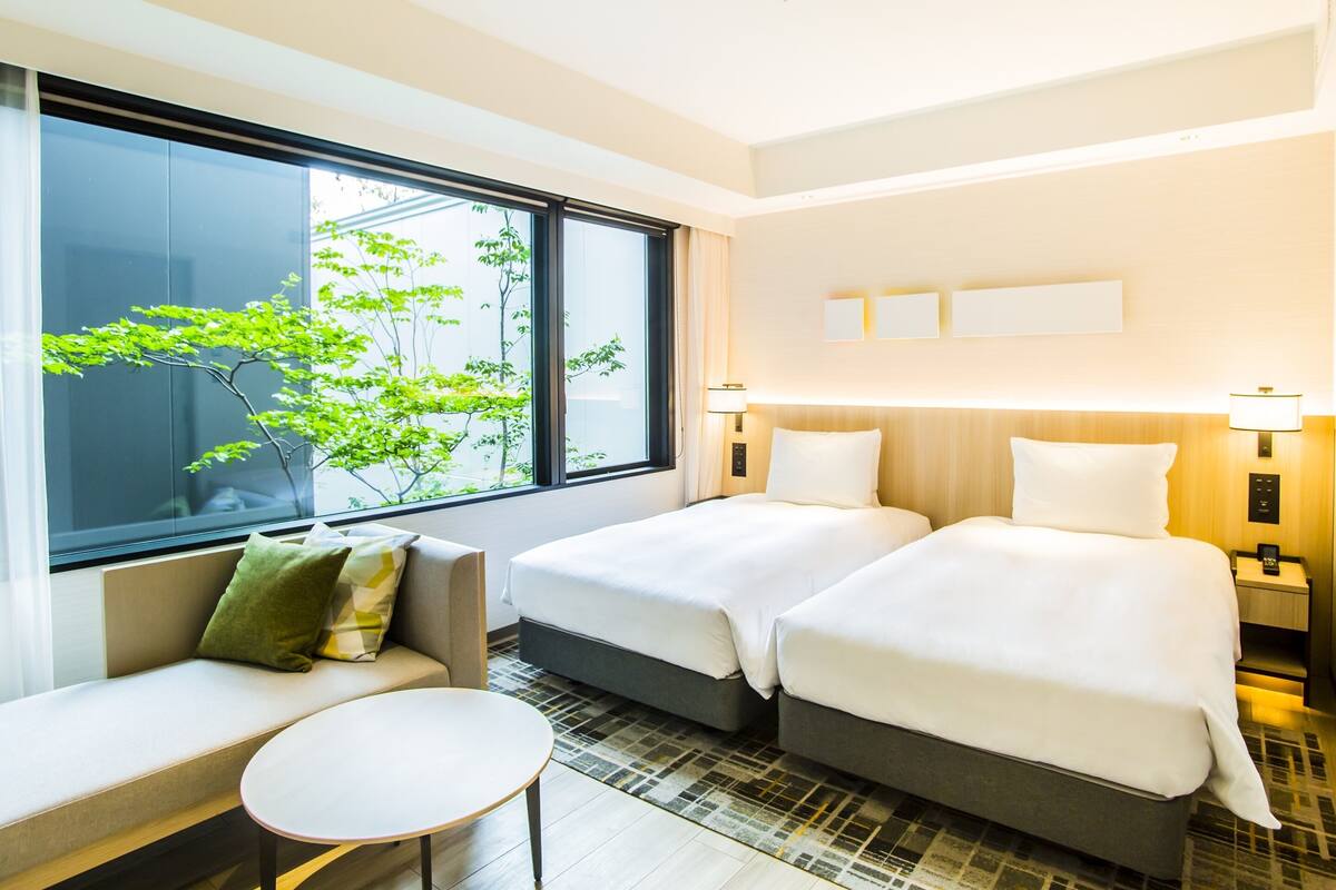 Phòng Premium, 2 giường đơn, bồn tắm | Chăn bông, két bảo mật tại phòng, bàn, màn/rèm cản sáng 