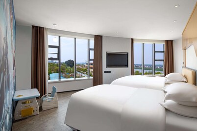 Microtel by Wyndham Miluo Downtown Hotel