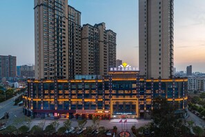 Exterior - Microtel by Wyndham Miluo Downtown Hotel (Yueyang)