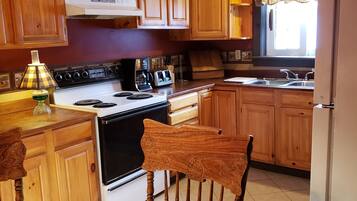 Microwave, dishwasher, coffee/tea maker, cookware/dishes/utensils