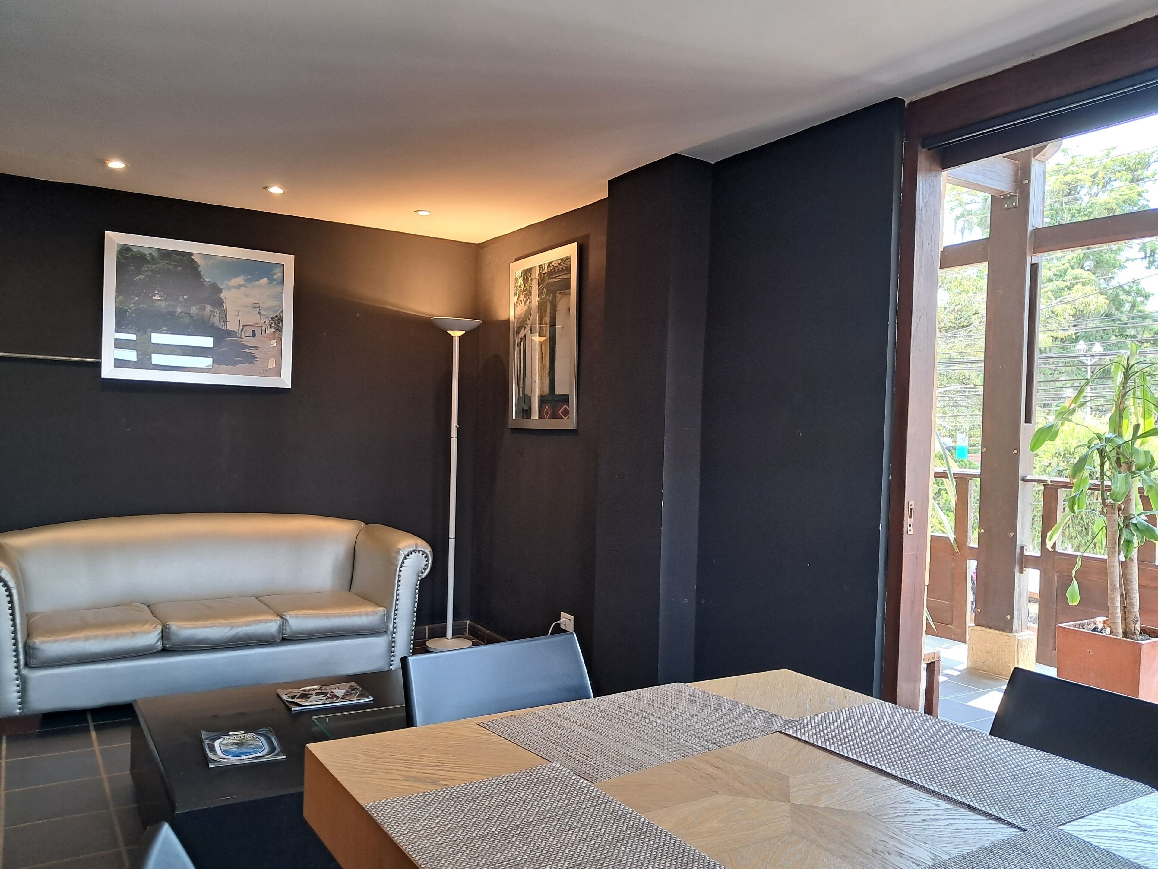 Departamento Deluxe | Sala de estar | Televisión LED y piso con calefacción 