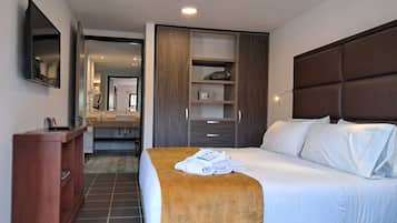 Deluxe Apartment | Premium bedding, minibar, in-room safe, individually decorated