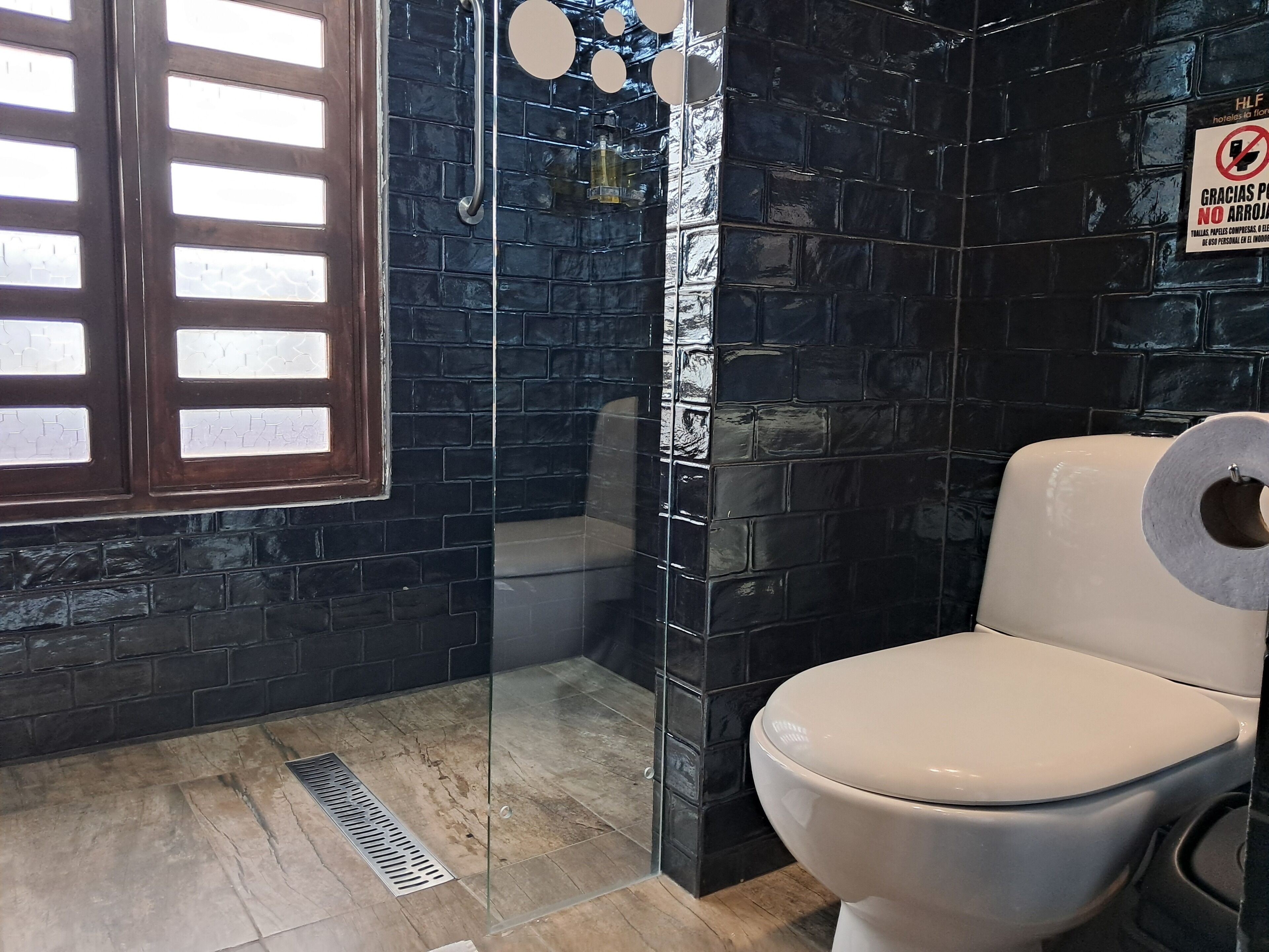Junior Studio Suite | Bathroom | Shower, towels