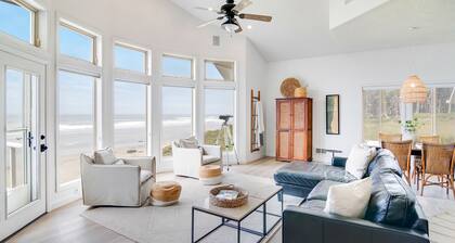 Ocean Front, Commanding Views, Sandy Beach, Seal Rock!