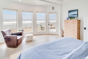 2 bedrooms, iron/ironing board, free WiFi, bed sheets - Ocean Front, Commanding Views, Sandy Beach, Seal Rock! (Seal Rock)