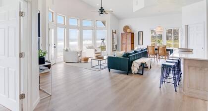 Ocean Front, Commanding Views, Sandy Beach, Seal Rock!