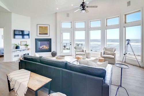 Ocean Front, Commanding Views, Sandy Beach, Seal Rock!