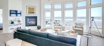 Ocean Front, Commanding Views, Sandy Beach, Seal Rock!