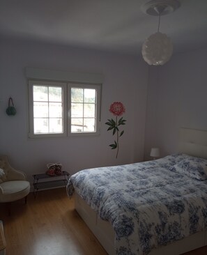1 chambre, fer et planche à repasser, Wi-Fi gratuit, draps fournis