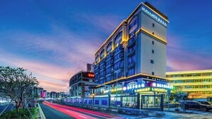 A multi-story hotel with a modern design, featuring a prominent sign at the top. - Lavande Hotel (Shenzhen Airport Fuyong Metro Station) (Shenzhen)