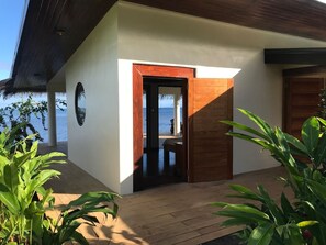 Exterior - Ocean Front Bungalow (Tumaraa)