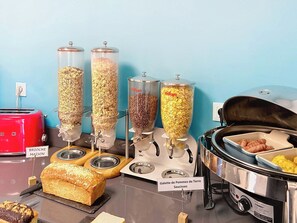 Buffet déjeuner servi tous les jours en supplément