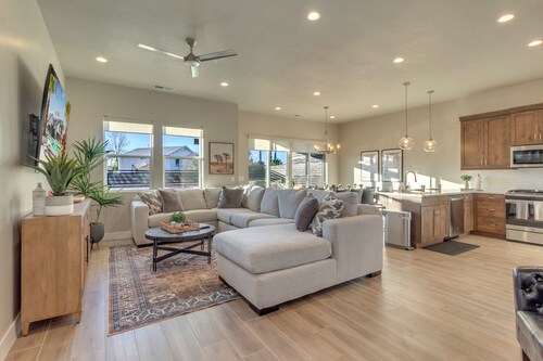 Ocotillo Springs Resort 40, Private Hot Tub, Community Pool, and More